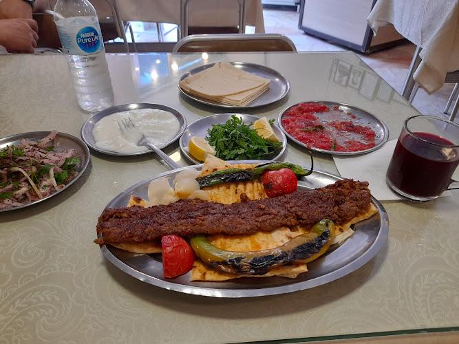 Meşhur Adana Sofrası - Heykel