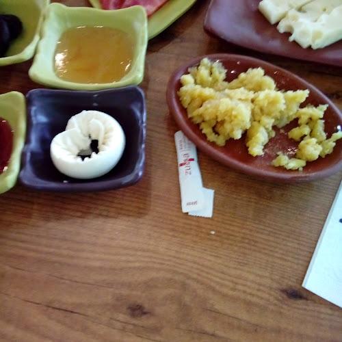 Zukka Kafe Restaurant